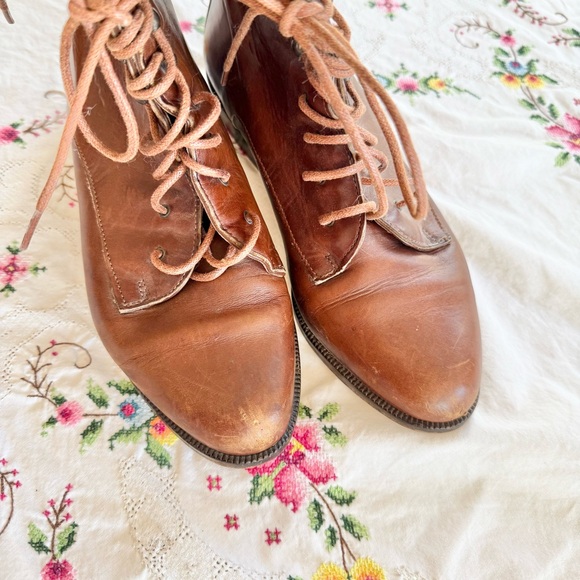 Size 38 vintage Joan & David leather ankle boots. - Picture 5 of 6